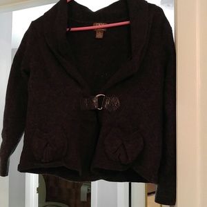 Wool sweater with Velcro closing at waist